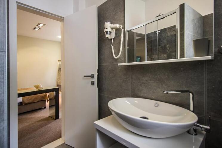Central Luxury Rooms Omiš Екстериор снимка